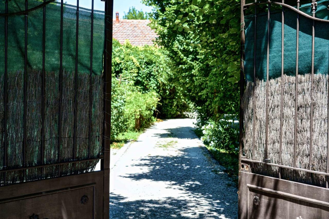Le 17 Hotel Courthézon Exterior photo